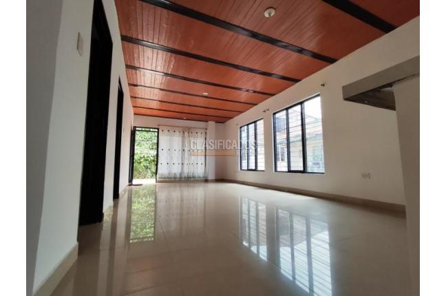 Casas, Venta, Floralia - $300.000.000