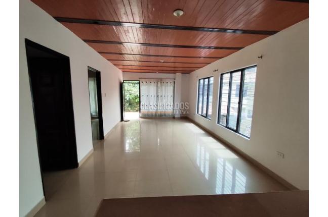 Casas, Venta, Floralia - $300.000.000