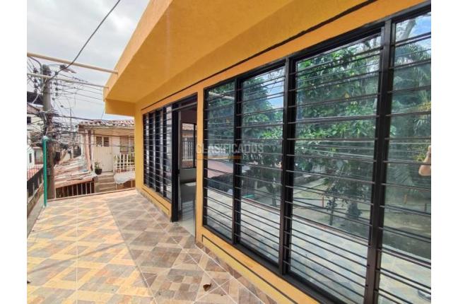 Casas, Venta, Floralia - $300.000.000