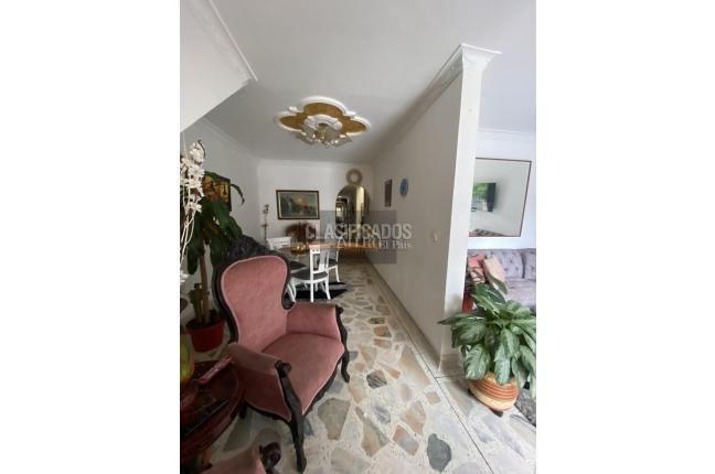 Casas, Venta, Atanasio Girardot - $550.000.000