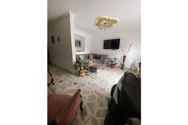 Casas, Venta, Atanasio Girardot - $550.000.000