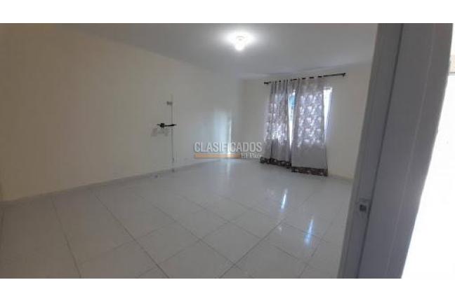 Casas, Alquiler, Eucarístico - $3.500.000