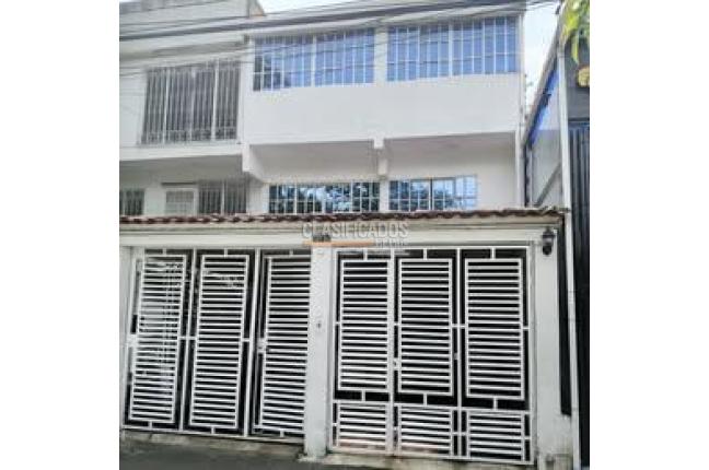 Casas, Venta en Ciudad 2.000