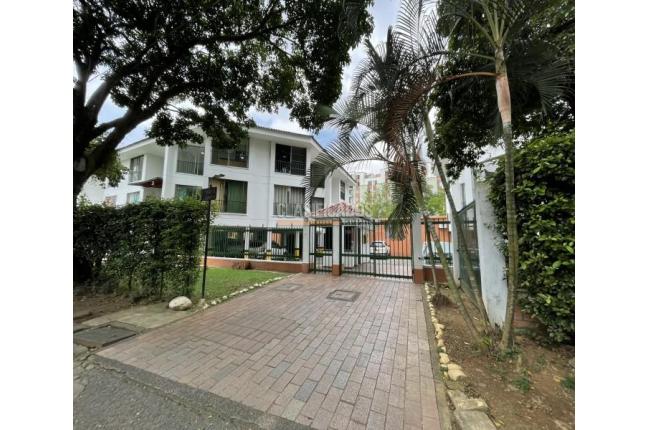 Apartamentos, Venta en Las Quintas de Don Simón