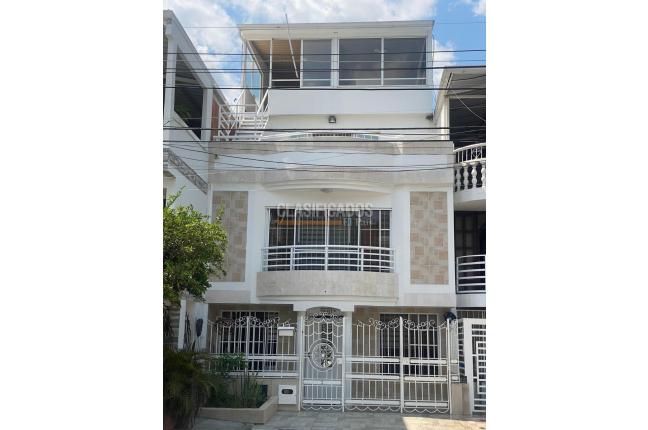 Casas, Venta, Paseo de los Almendros - $660.000.000