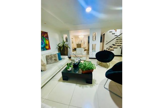Casas, Venta, Paseo de los Almendros - $660.000.000