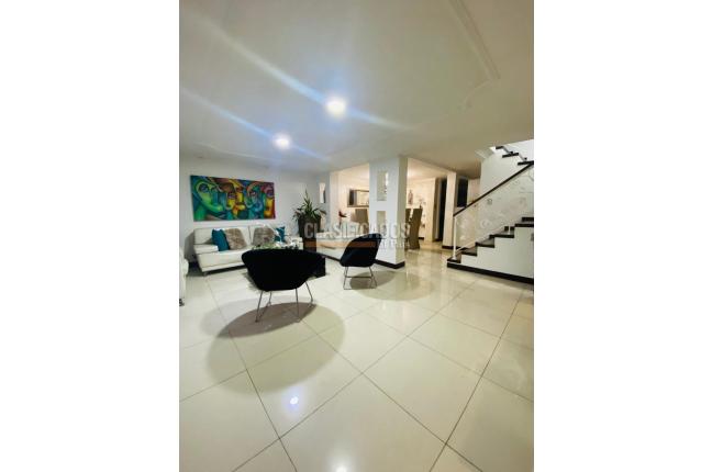 Casas, Venta, Paseo de los Almendros - $660.000.000