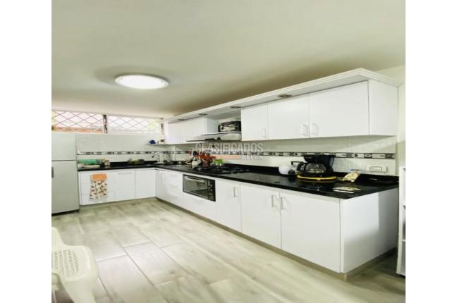 Apartamentos, Venta en Primero de Mayo