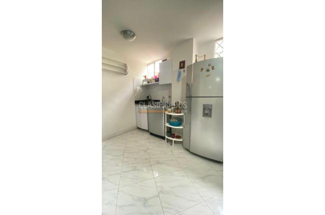 Apartamentos, Venta, Primero de Mayo - $242.000.000