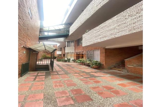 Apartamentos, Venta, Primero de Mayo - $242.000.000