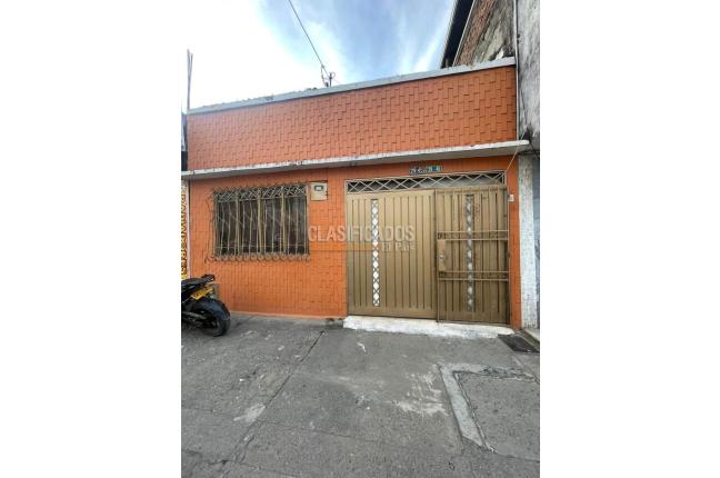 Casas, Venta en Saavedra Galindo