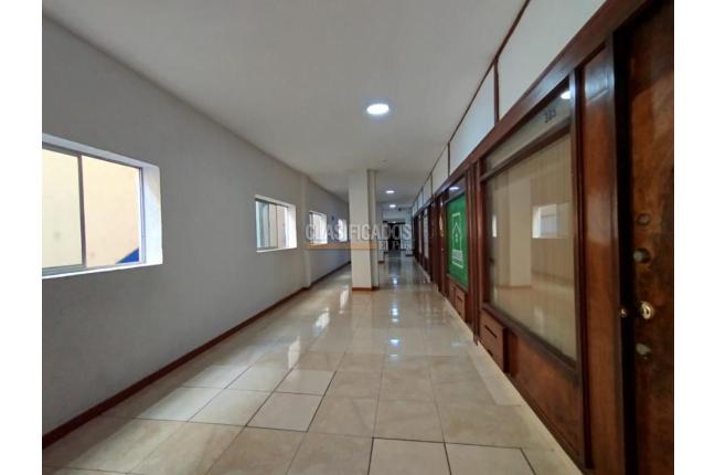 Oficinas y Consultorios, Alquiler, San Vicente - $2.200.000