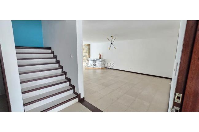 Casas, Venta en La Flora