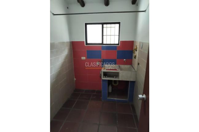 Locales y Bodegas, Alquiler, Bueno Madrid - $3.800.000