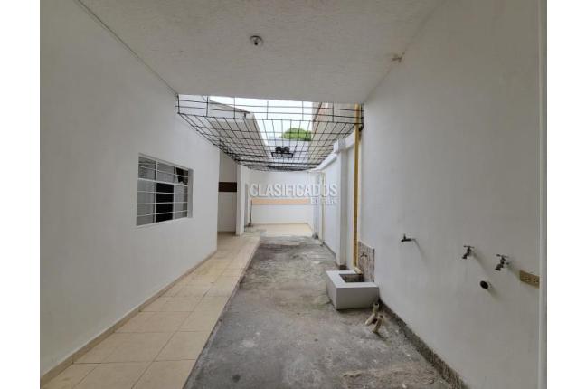 Locales y Bodegas, Alquiler, Granada - $3.000.000