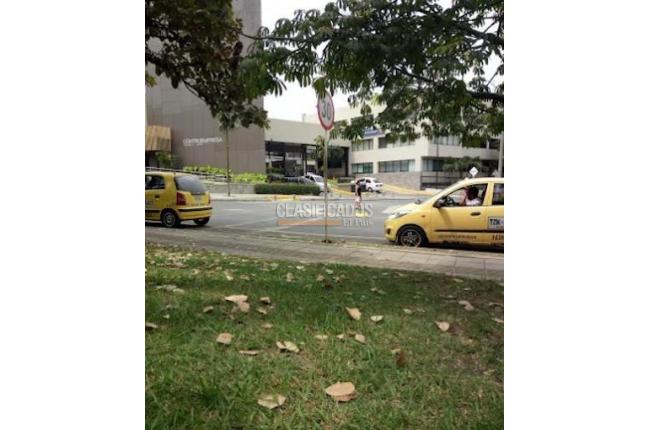 Oficinas y Consultorios, Alquiler, La Flora - $18.900.000