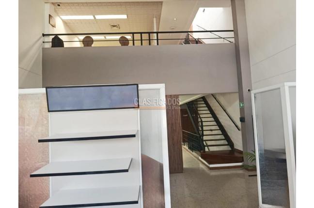 Oficinas y Consultorios, Alquiler, La Flora - $18.900.000