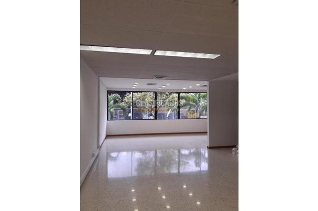Oficinas y Consultorios, Alquiler, La Flora - $18.900.000