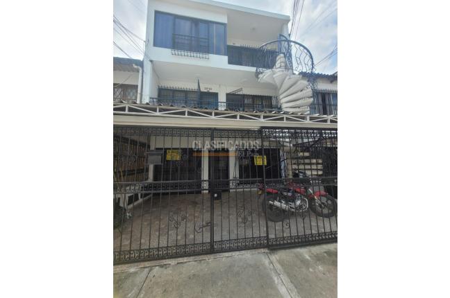 Casas, Alquiler, El Jardín - $1.800.000