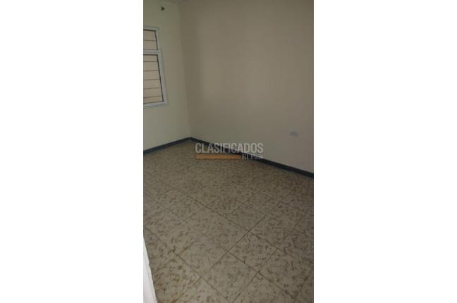 Casas, Alquiler, La Independencia - $1.000.000