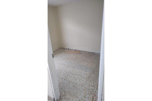 Casas, Alquiler, La Independencia - $1.000.000