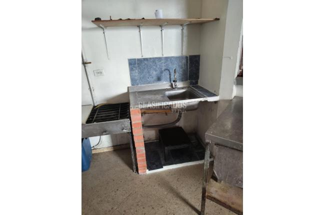 Locales y Bodegas, Alquiler, San Vicente - $750.000