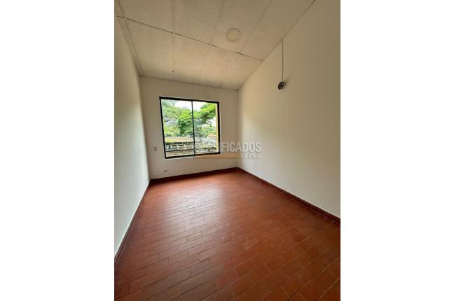 Oficinas y Consultorios, Alquiler, Cuarto de Legua - $15.000.000