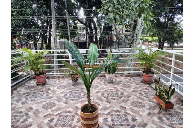 Casas, Venta en Paseo de los Almendros