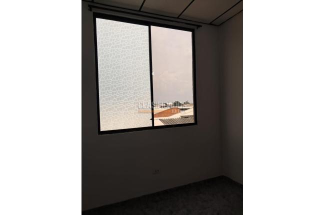 Apartamentos, Alquiler, La Esmeralda - $850.000