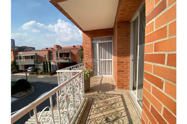 Casas, Venta en Ciudad Jardín