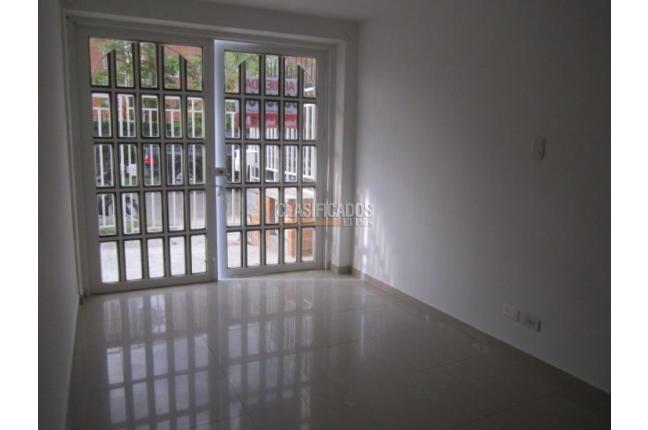 Apartamentos, Alquiler, Calicanto - $900.000