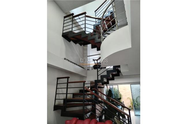 Casas, Venta en Ciudad 2.000