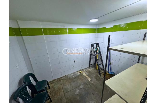 Locales y Bodegas, Alquiler, El Peñón - $4.800.000