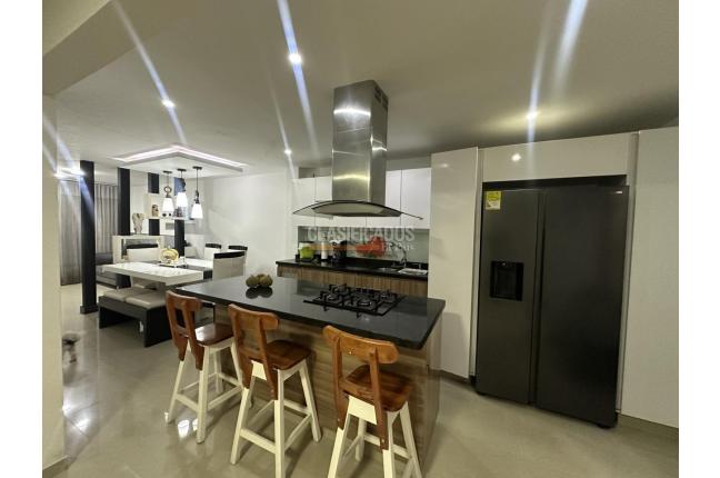 Casas, Venta en Ciudad 2.000