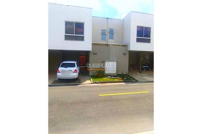 Casas, Venta en Ciudad Country