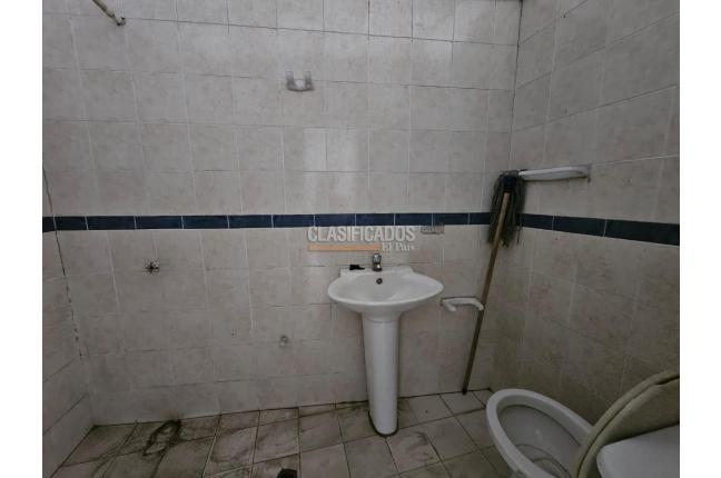 Locales y Bodegas, Alquiler, Flora Industrial - $9.500.000