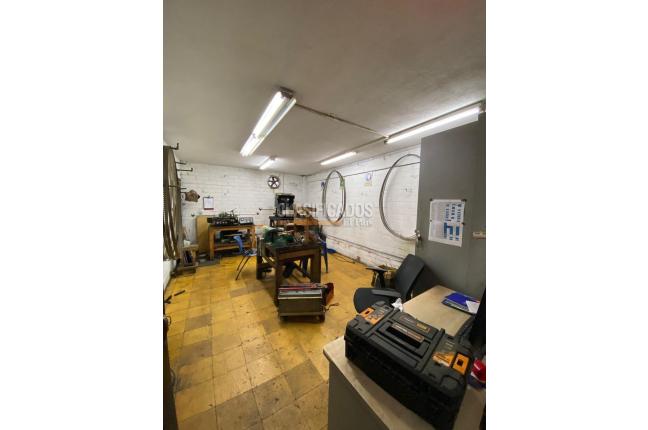 Locales y Bodegas, Venta, Yumbo - $2.200.000