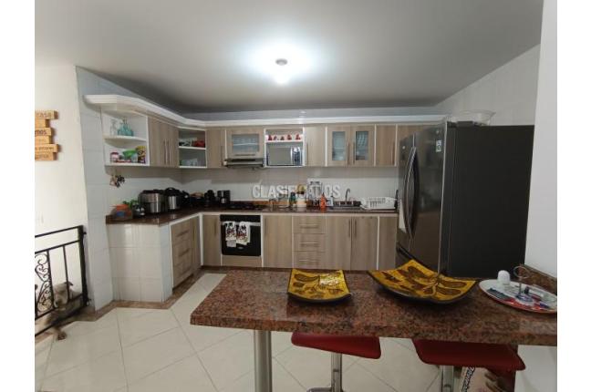 Casas, Venta, Primero de Mayo - $760.000.000