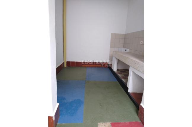 Locales y Bodegas, Alquiler en Bretaña