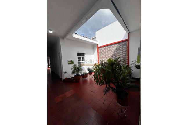 Casas, Venta, Miraflores - $650.000.000