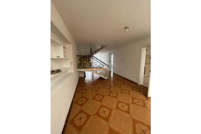 Casas, Alquiler, Bogotá - $4.000.000