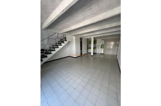 Casas, Alquiler, Villa del Prado - $850.000