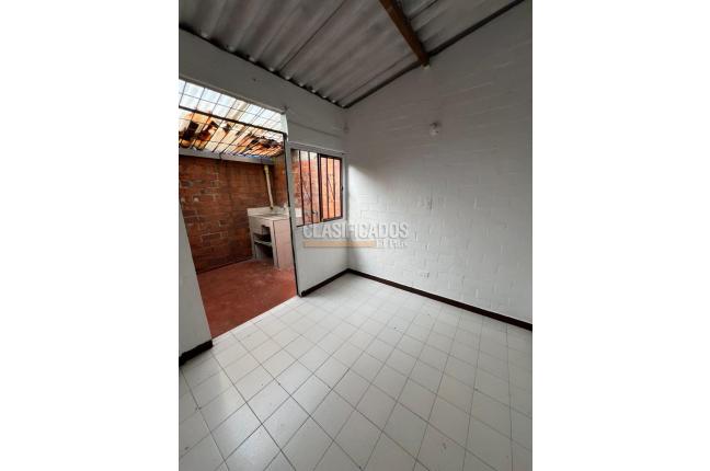 Casas, Alquiler, Villa del Prado - $850.000