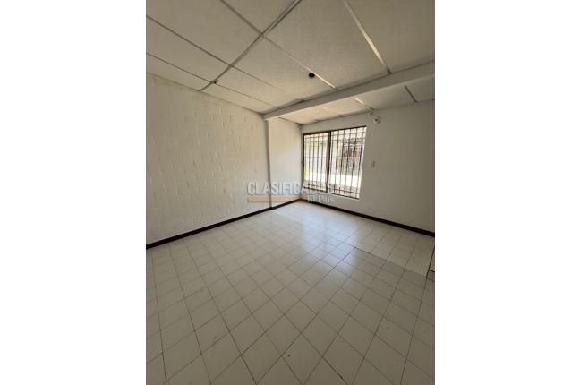 Casas, Alquiler, Villa del Prado - $850.000