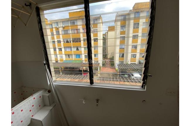 Apartamentos, Alquiler, Colseguros - $1.800.000