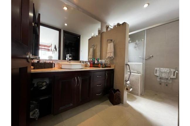 Apartamentos, Venta, Aguacatal - $1.400.000.000