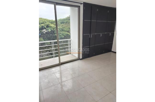 Apartamentos, Alquiler, La Hacienda - $2.400.000