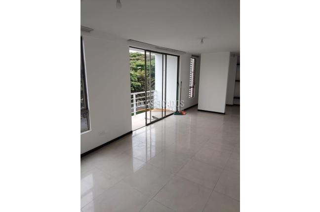 Apartamentos, Alquiler, La Hacienda - $2.400.000