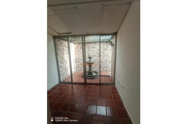 Casas, Alquiler, El Refugio - $2.500.000