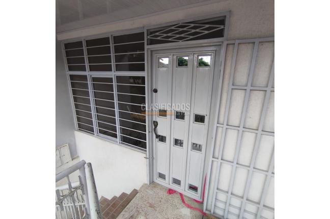 Apartamentos, Alquiler, Atanasio Girardot - $1.200.000